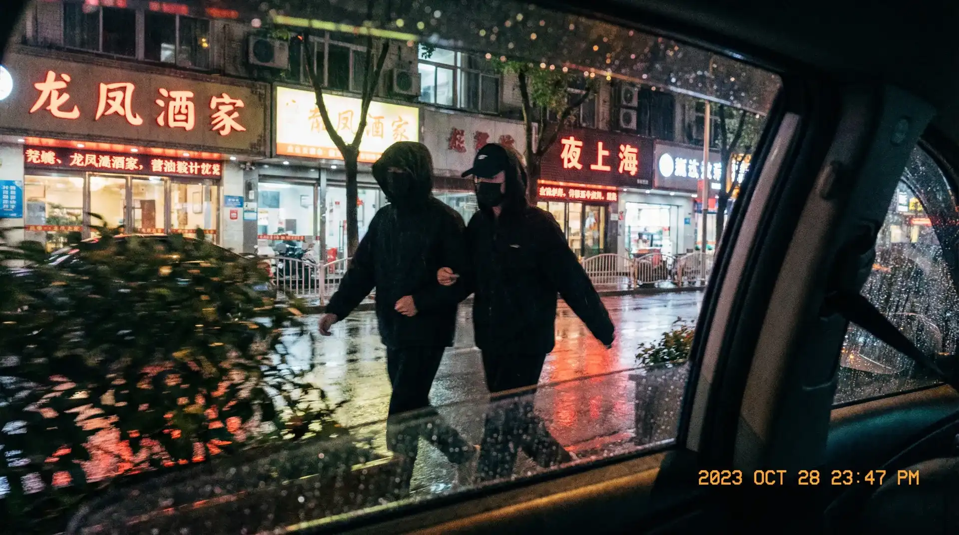 每日大赛 - 顶流明星深夜密会现场抓拍照片